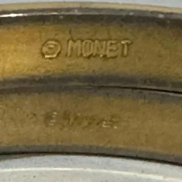 Set Of 2 Vintage MONET Signed Gold Tone White Black Slender Bangle Bracelets - Picture 5 of 8